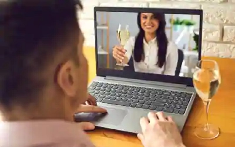 Cara asik kencan virtual ala Tinder! Virtual Dater yang Manakah Kamu?