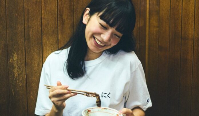 nana komatsu eating